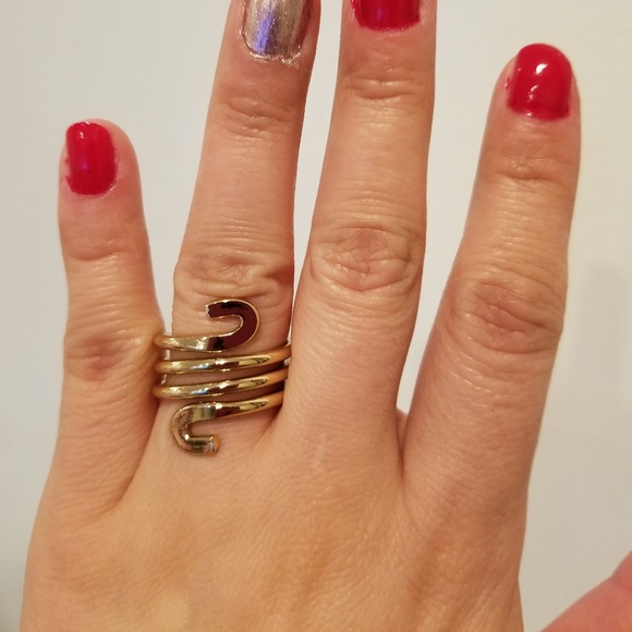 Nice and Bella Jewelry - Gold ring size 8